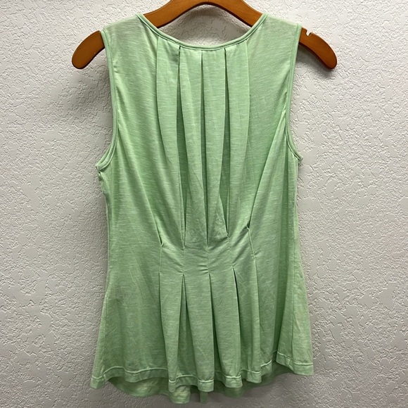 Max Studio Sleeveless Pleated Top in Lime Green Heather L - Picture 6 of 7
